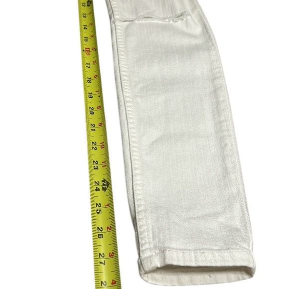 Guess White Distressed Jeans
Power skinny low NWT 23 reg ,rise 6.5”, inseam 28” - Picture 12 of 13